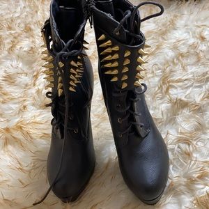 Brand:Charlotte Russe Color:black size:8